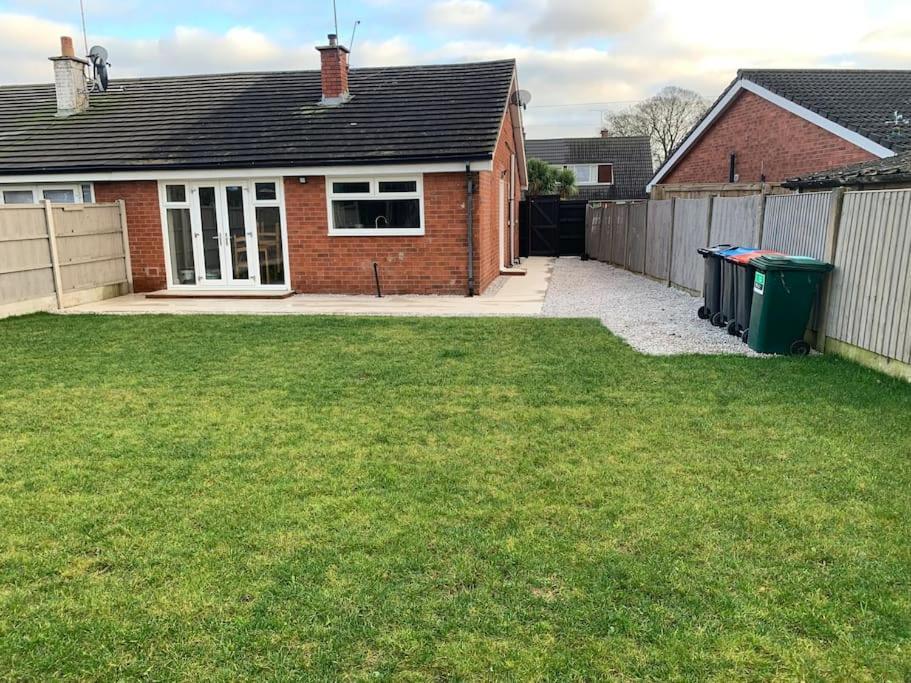The Beautiful Bungalow Amazing Location For Chester & Zoo Wervin Екстер'єр фото