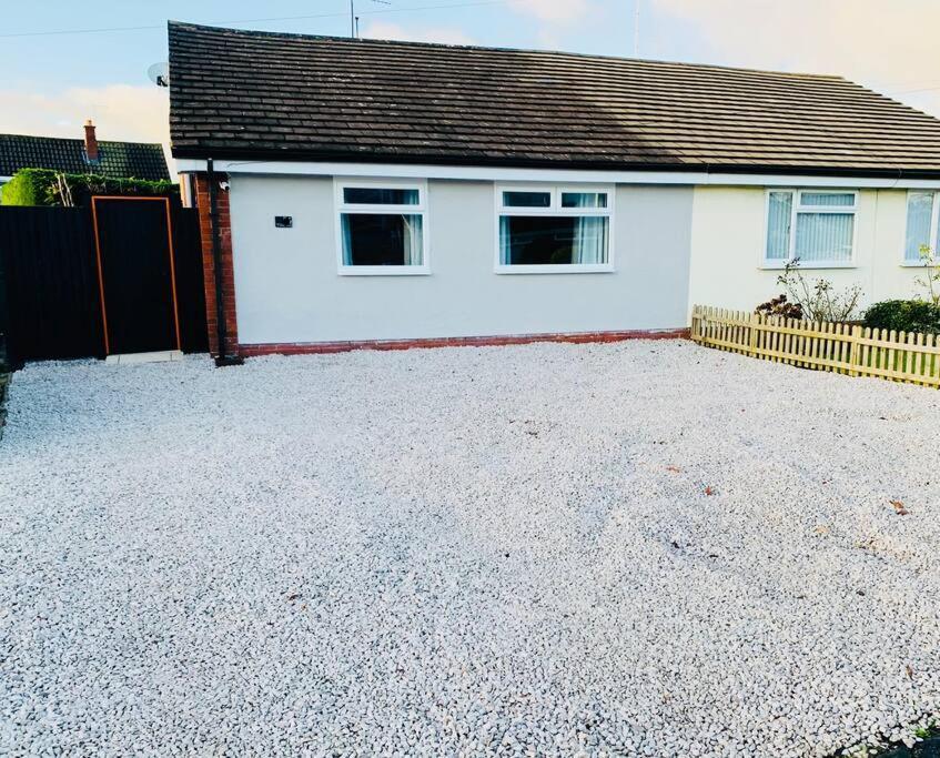 The Beautiful Bungalow Amazing Location For Chester & Zoo Wervin Екстер'єр фото